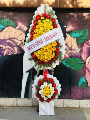 Adana çift katlı çelenk siparişi, sarı kırmızı ve beyaz çiçekli açılış ve düğün çelengi.