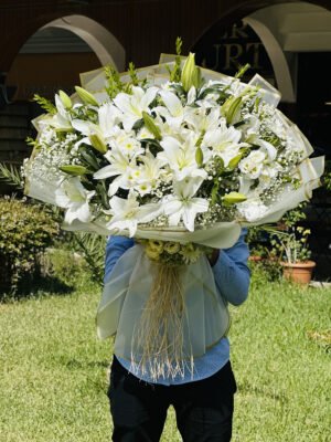 Adana yoğun lilyum buketi, sadece beyaz zambak ve cipsofilyalı büyük boy çiçek.