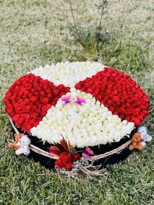 Adana devasa gül kutusu, jumbo xl siyah yuvarlak kutuda kırmızı beyaz güller ve vip süsleme.